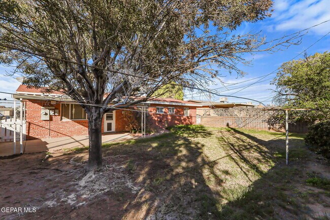 Building Photo - 5828 Sturgeon Dr