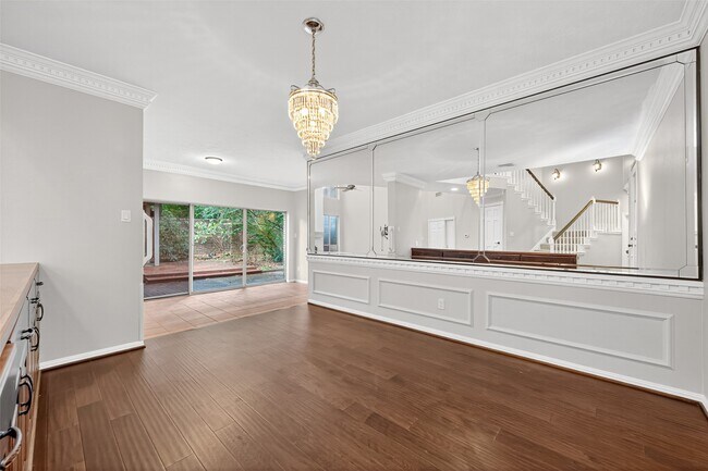 Building Photo - 901 Longmire Rd