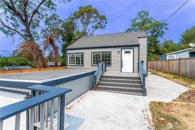 Building Photo - Beautifully Renovated 4-Bedroom Home in Desirable Arbor Heights!