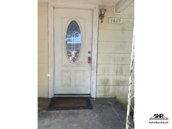 Primary Photo - 1409 Poppy Ave