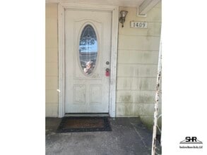 Building Photo - 1409 Poppy Ave