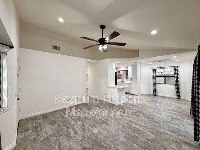 Building Photo - 27776 Spring Meadow Ct