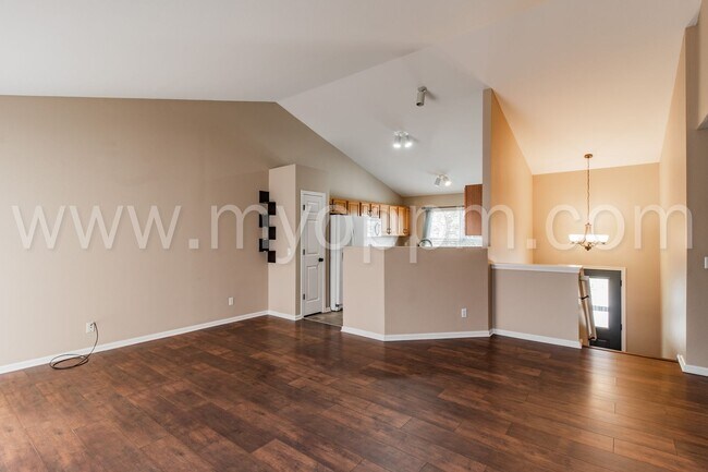 Building Photo - Stunning 3 Bedroom / 2 Bathroom Home | Mil...