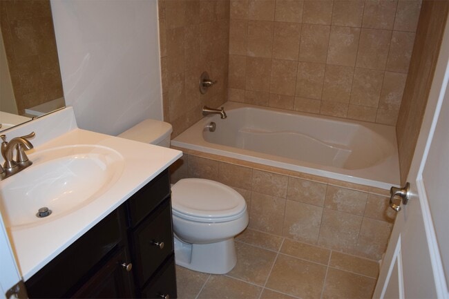 Building Photo - 2757 Silverthorn Dr
