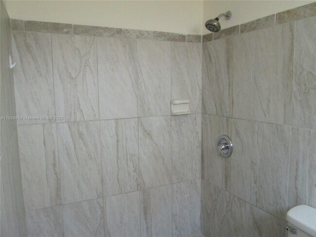 Building Photo - 4831 Bayview Dr