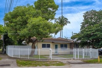 Building Photo - 5551 SW 37th St