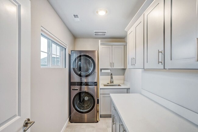 Building Photo - Stunning 4bed/2.5bath Home with High-End Upgrades in Snohomish WA!