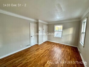 Building Photo - 1 Bedroom, 1 Bathroom - Vine Neighborhood ...