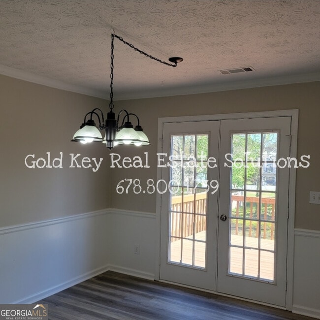 Building Photo - 915 Burning Bush Dr