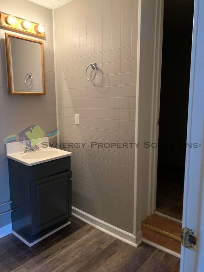 Building Photo - Madison Rental
