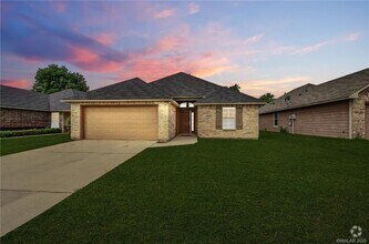 Building Photo - Savannah Place 3 Bed 2 Bath