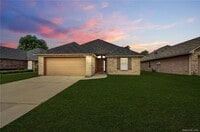 Building Photo - Savannah Place 3 Bed 2 Bath