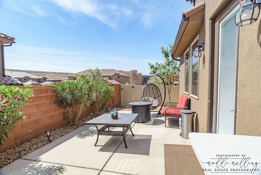 Building Photo - 325 N Red Stone Rd