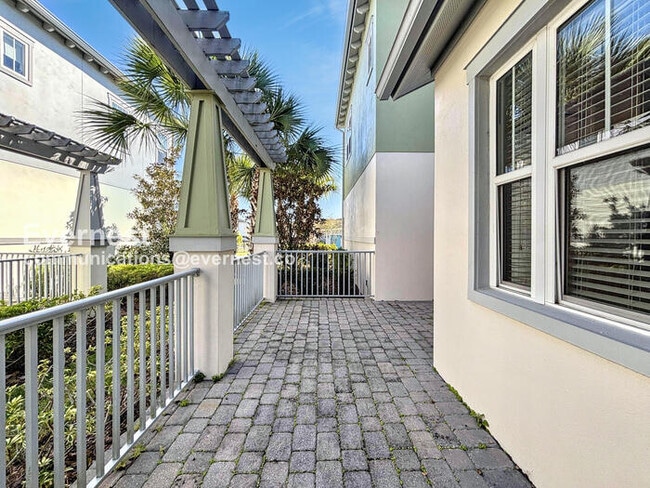 Building Photo - 13873 Benavente Ave