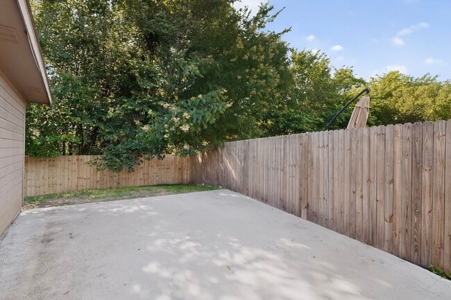 Building Photo - Charming 4-Bedroom Home on Quiet Cul-de-Sac | Move-In Ready | Deposit Alternative Available