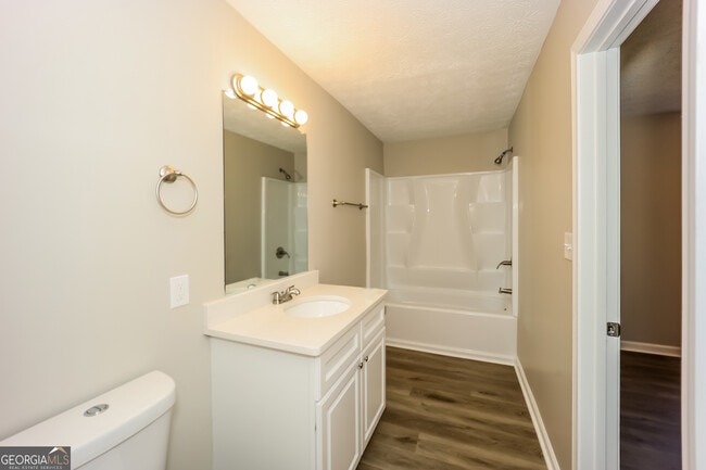 Building Photo - 252 Windemere Way