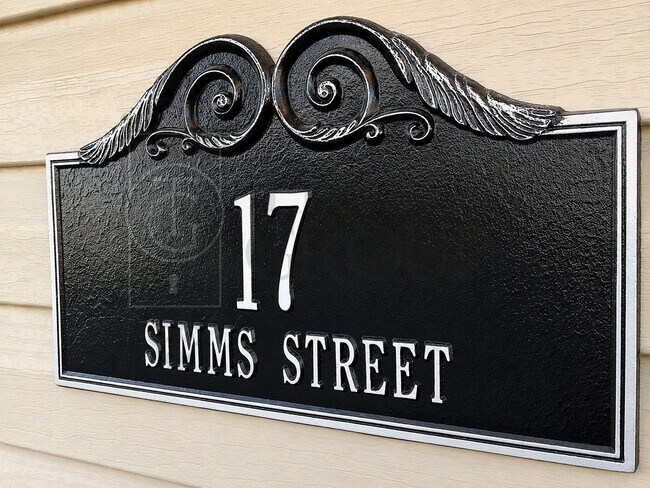 Building Photo - 17 Simms St