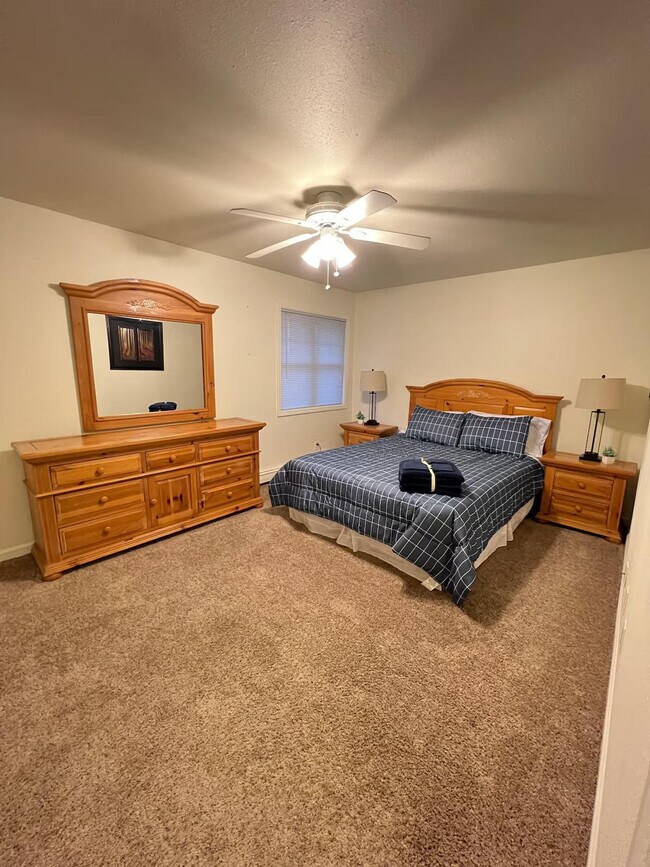 Building Photo - 3106 Village Ct