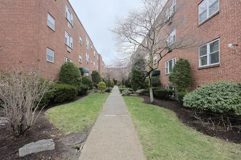 Building Photo - 49 Colborne Rd