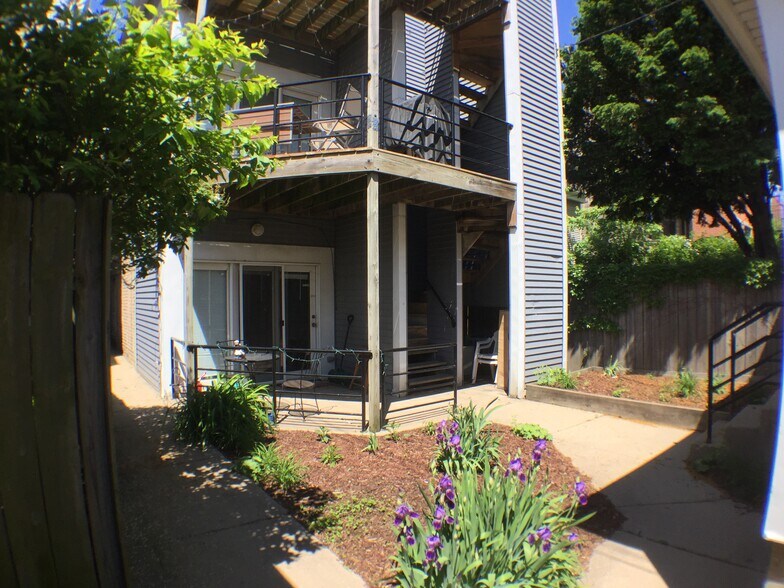 YARD - 2529 N Marshfield Ave