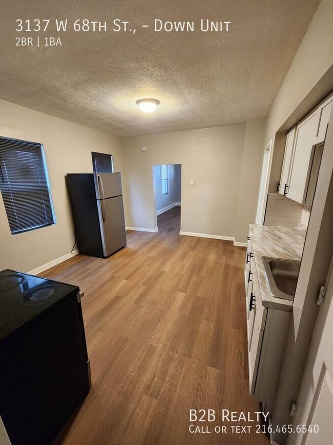 Building Photo - Spacious Two-Bedroom Unit in a Charming Mu...