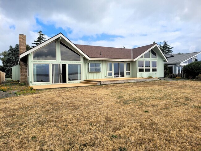 Building Photo - Beach Front Home 3 Bedrooms - Birch Bay Village
