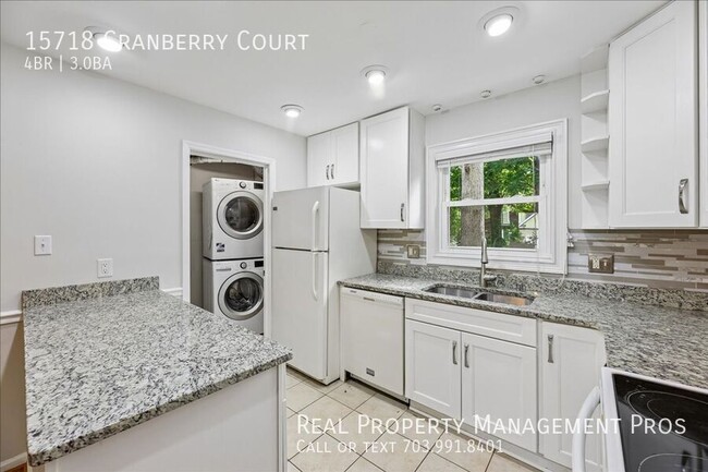 Building Photo - 15718 Cranberry Ct