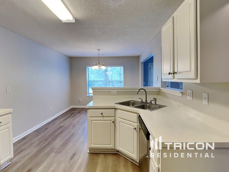 Building Photo - 4151 Ravenwood Ct