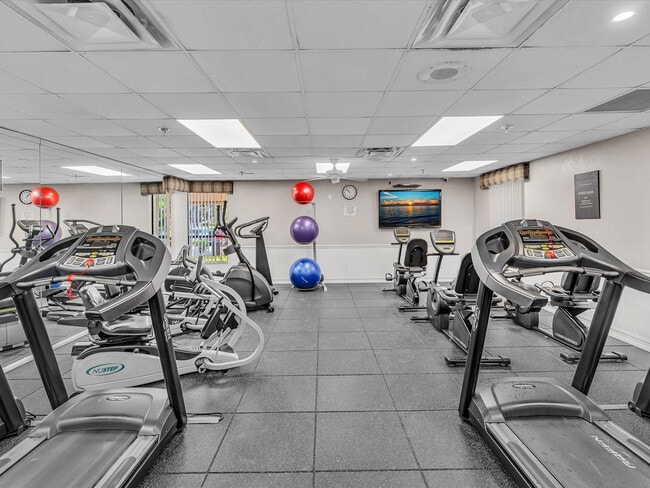 Building Photo - 5087 Oakhill Ln