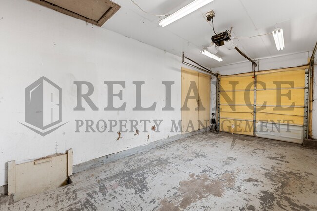 Building Photo - 3240 S Custer Ave