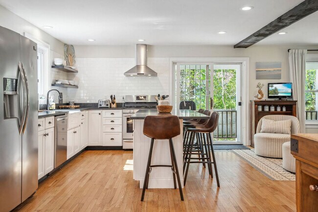 Building Photo - 550 Long John Rd