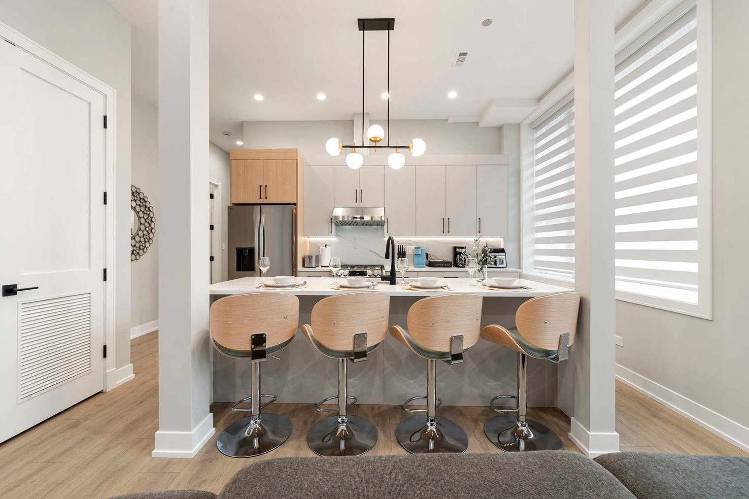 Building Photo - 801 S Western Ave