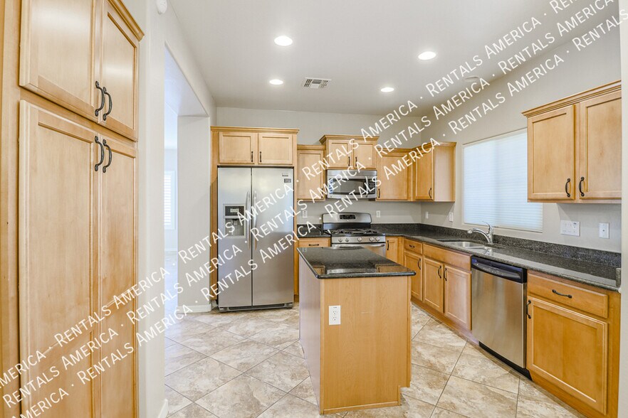 Building Photo - 3625 E Zachary Dr