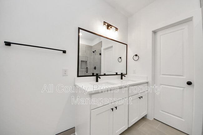 Building Photo - 2708 Bostic St