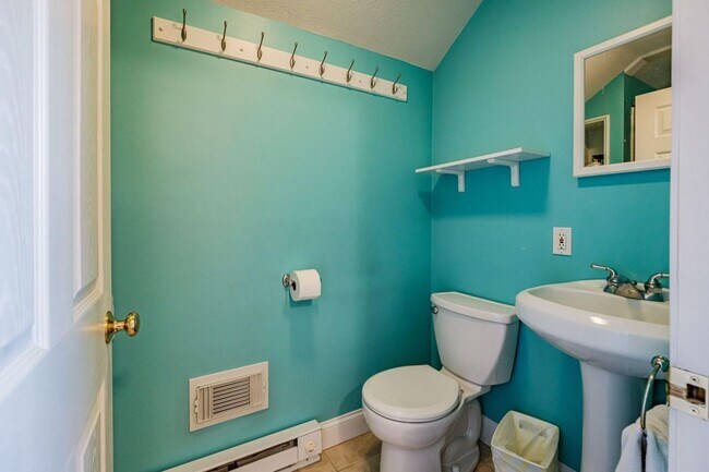 Building Photo - 22 Cedar St