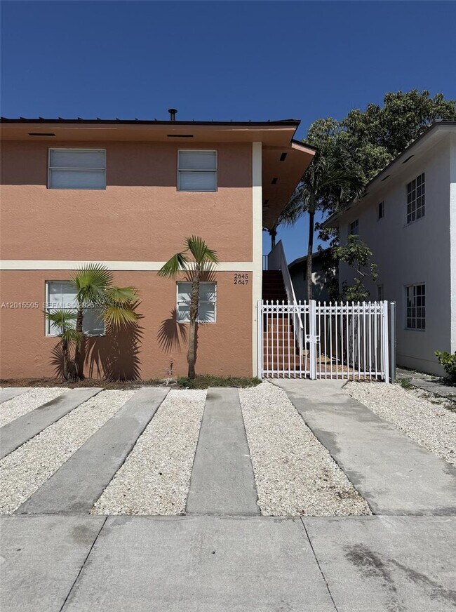 Building Photo - 2645 SW 28th Ct