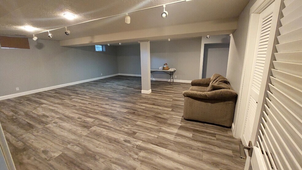 Building Photo - 866 S 156th Ave