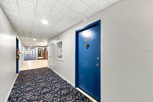 Building Photo - 7200 Sunshine Skyway Ln S