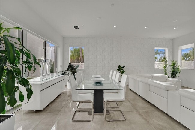 Building Photo - 9995 NW 75th St