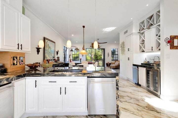 Building Photo - 301 del Sol Cir