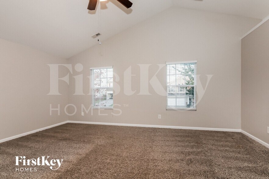 Building Photo - 16422 Austringer Pl