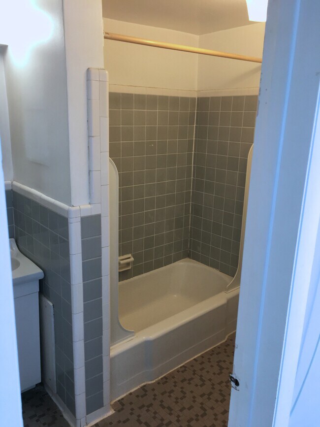 Building Photo - 219 C St NE