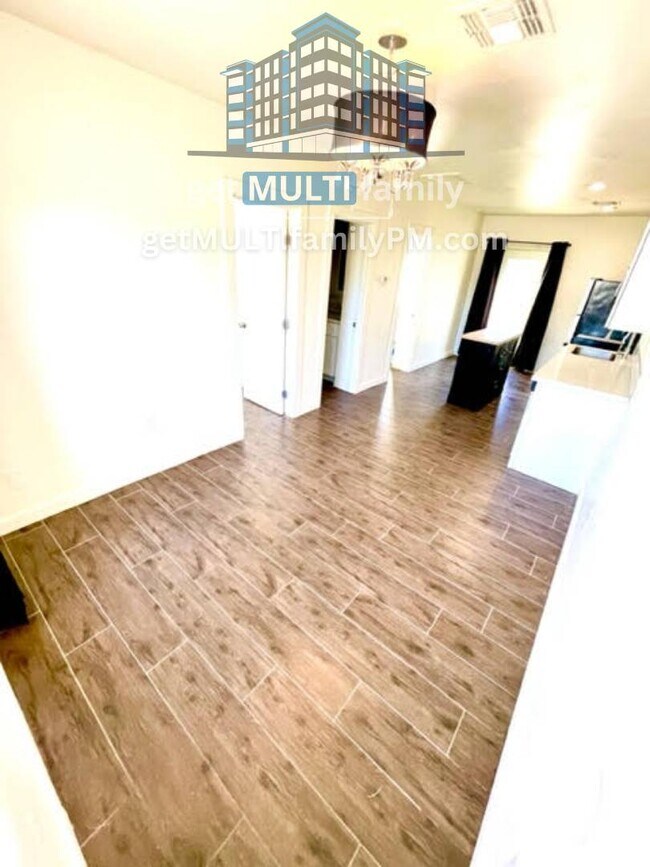 Building Photo - 1402 E McKinley St