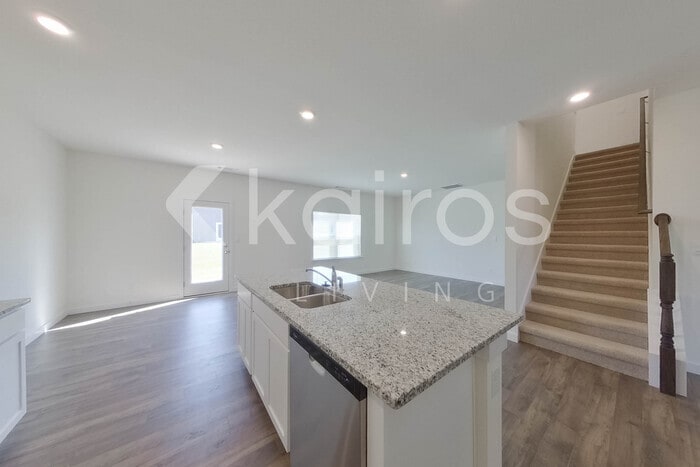 Building Photo - 4274 Scenic Dr SE