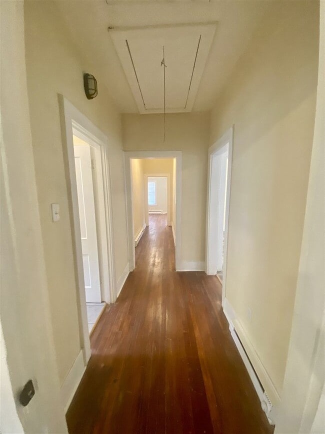 Building Photo - Restored 3 br 2 ba Craftsman style Home fo...