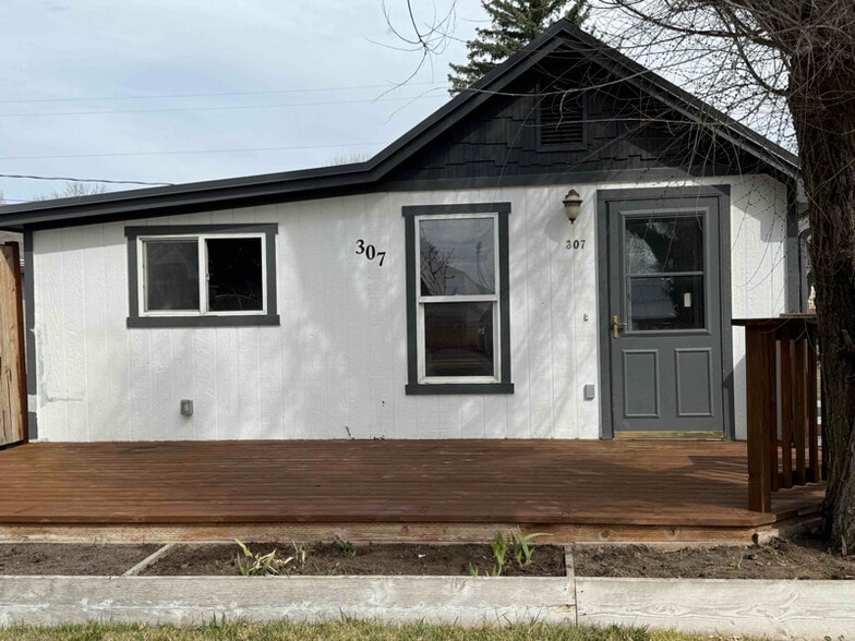 Building Photo - 307 First Ave E