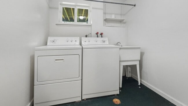 Building Photo - Beautifully Remodeled Bellevue Home in Prime Location