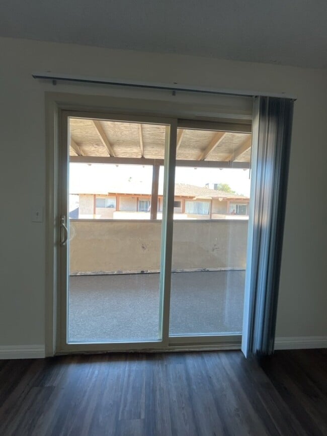 Building Photo - 2 bedroom 2 bathroom second level unit centrally located in the El Sol del Pueblo community.