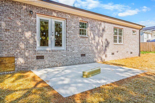 Building Photo - 2459 Griffith Rd