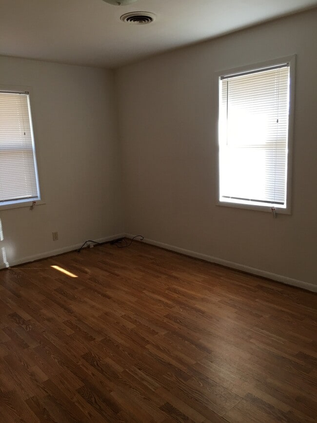 Building Photo - 409 W Dogwood St